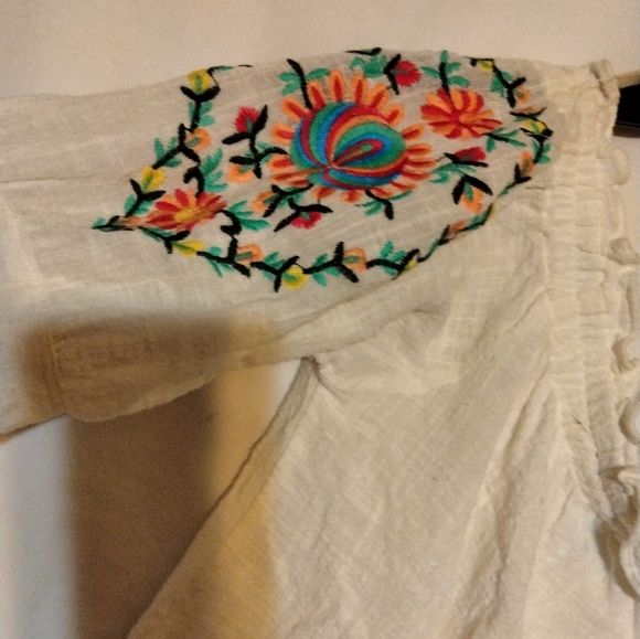 Entro off the shoulder Sz M blouse with embroidery - Picture 2 of 6